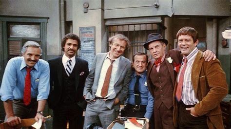  Barney Miller: Sevimli Polisleri ve Absürt Suçları Keşfedin!